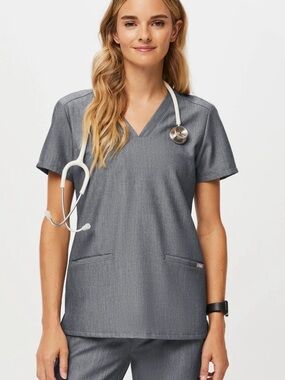 FIGS Set - Women's Yola Skinny Scrub Pant & Casma Three-Pocket Scrub Top